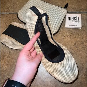 *NWT* Mesh Sidekicks Foldable Flats in Tan 👞